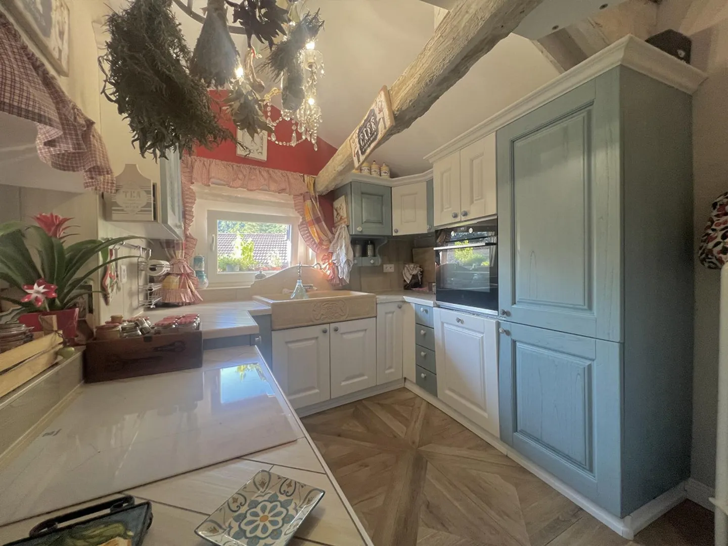 ELEGANTE DACHGESCHOSS-WOHNUNG MIT 4.5 ZIMMERN NUR WENIGE SCHRITTE VOM SEE IN MAROGGIA - Foto 4 von 9