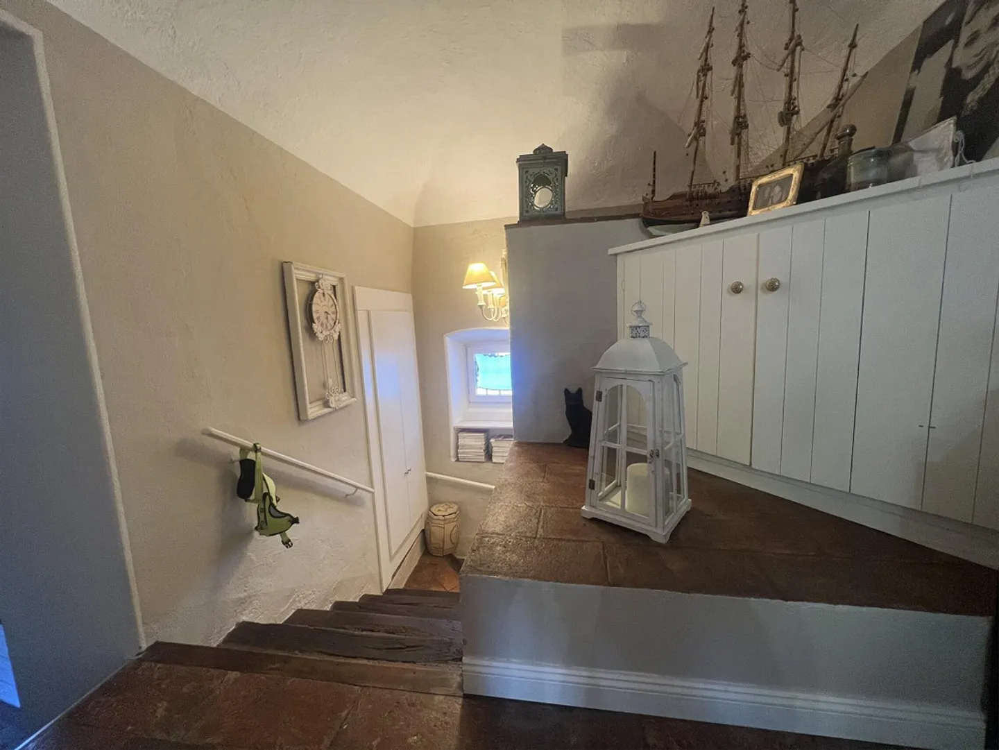 ELEGANTE DACHGESCHOSS-WOHNUNG MIT 4.5 ZIMMERN NUR WENIGE SCHRITTE VOM SEE IN MAROGGIA - Foto 6 von 9