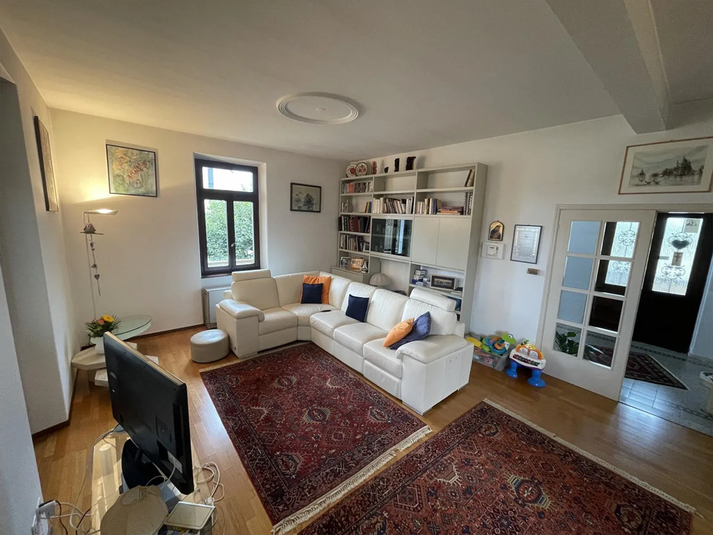 BELLE ET SPACIEUSE MAISON 5.5 AVEC JARDIN ET GARAGE DOUBLE - Photo 3 sur 13