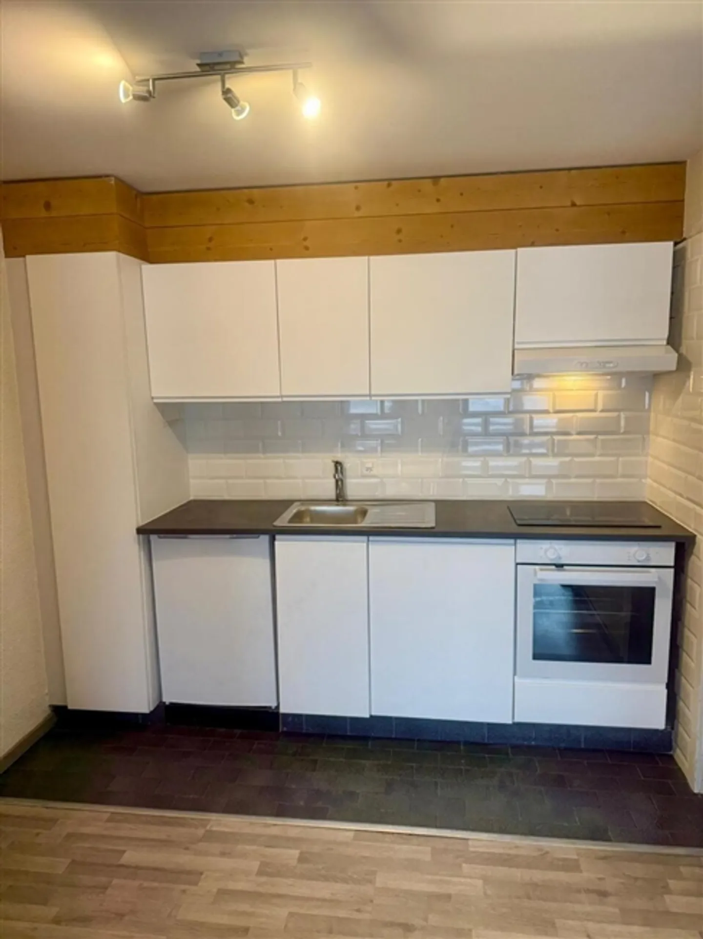 Charmantes Atelier mit Balkon - Foto 5 von 8