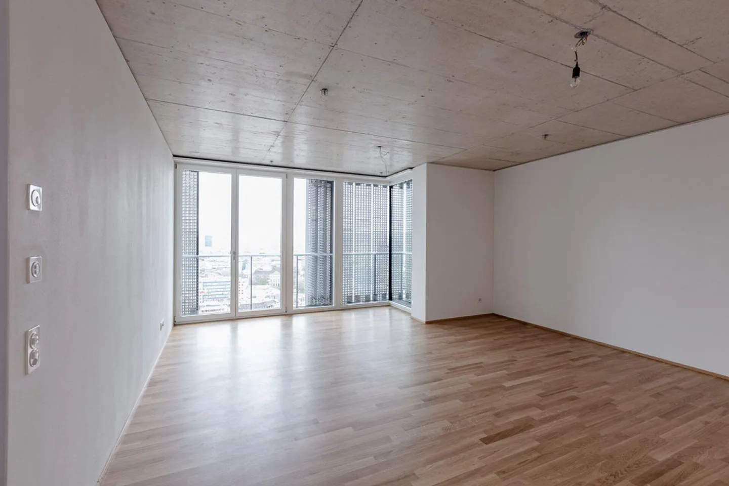 Vivere moderno con vista sulla città - Foto 3 di 5