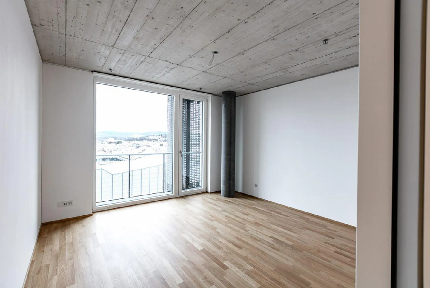 Vivere moderno con vista sulla città - Foto 4 di 5