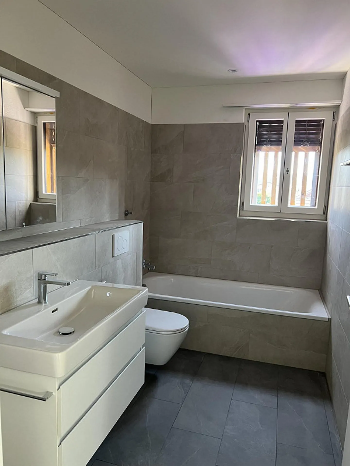 Luxurious 5.5-room apartment in an excellent location in Nänikon - Photo 5 of 13