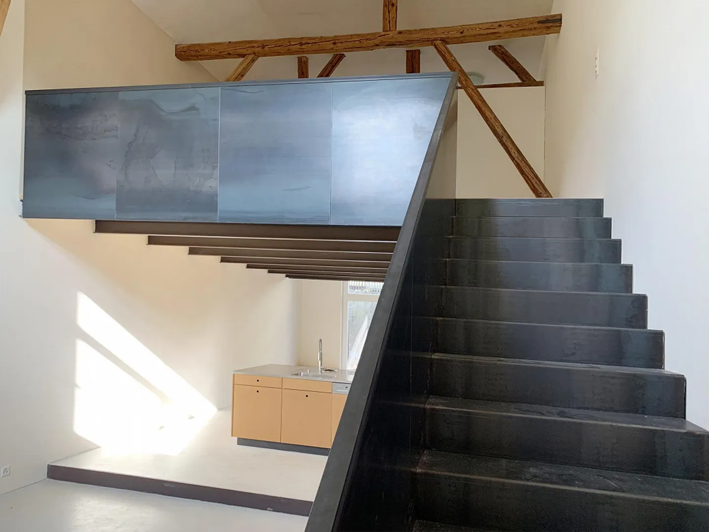 Appartement en loft de 2 étages avec une hauteur de 8m - Photo 5 sur 14