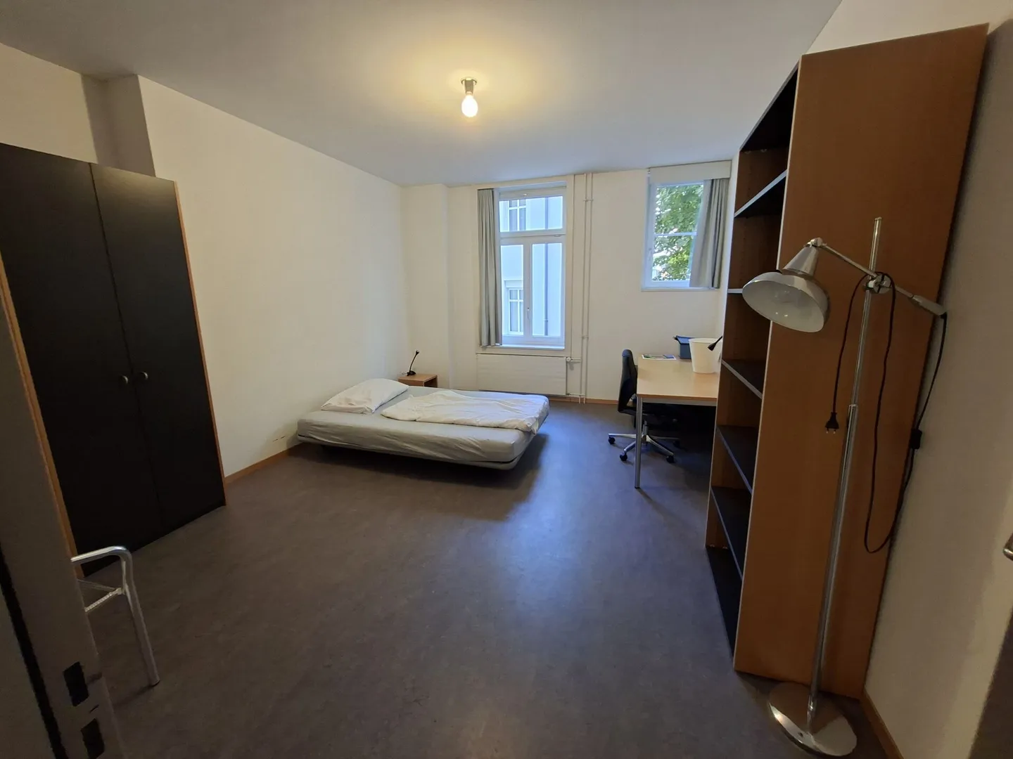 Furnished, bright shared room - central, modern and all-inclusive, 1st floor room no. 3 - Photo 2 of 6