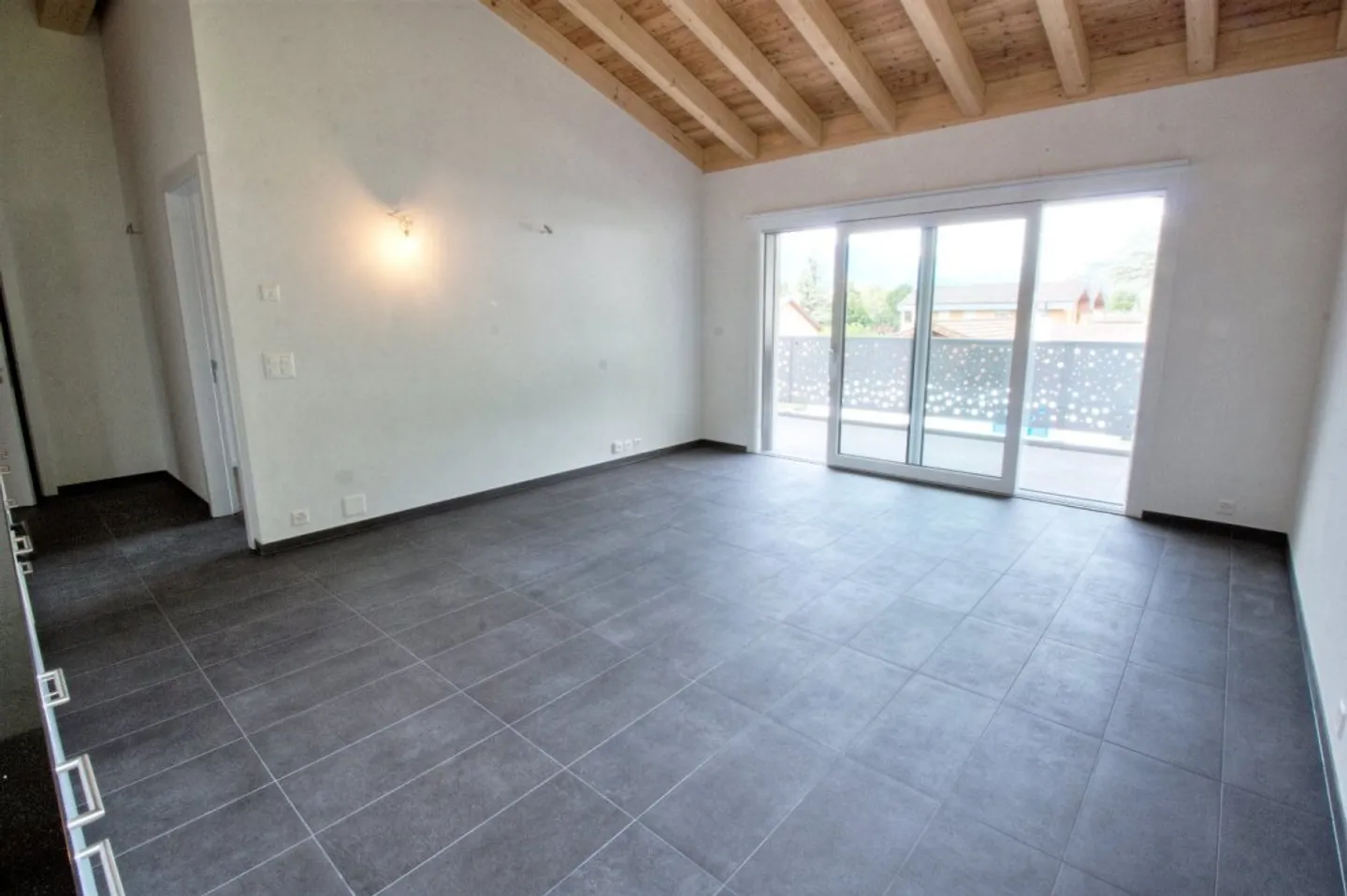 3.5 Room Apartment - Photo 2 of 8