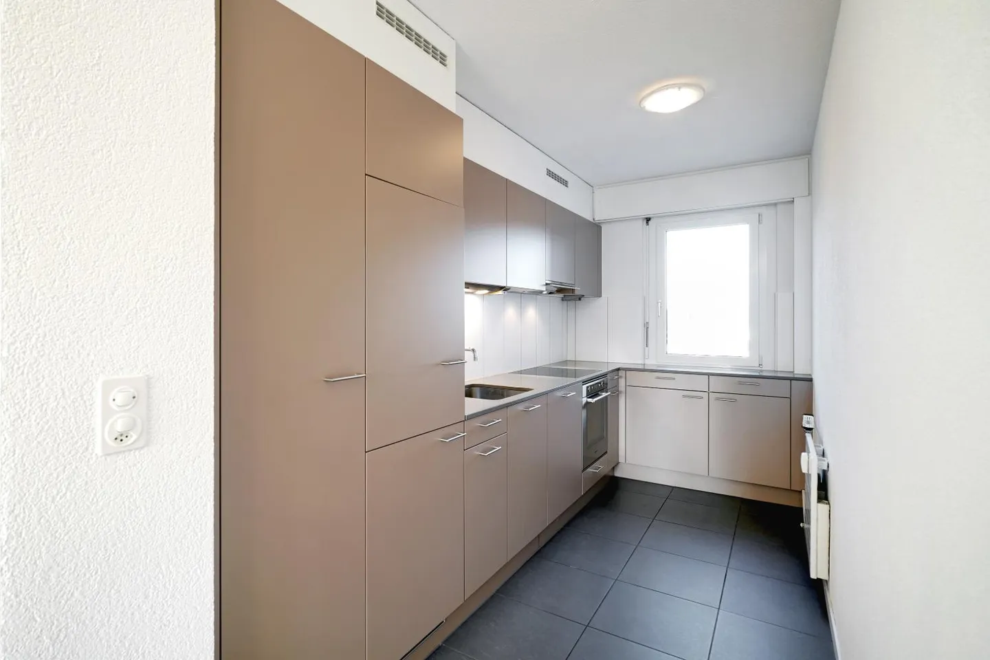 Appartamenti di 4 stanze a prezzi di affitto attraenti - Foto 3 di 8