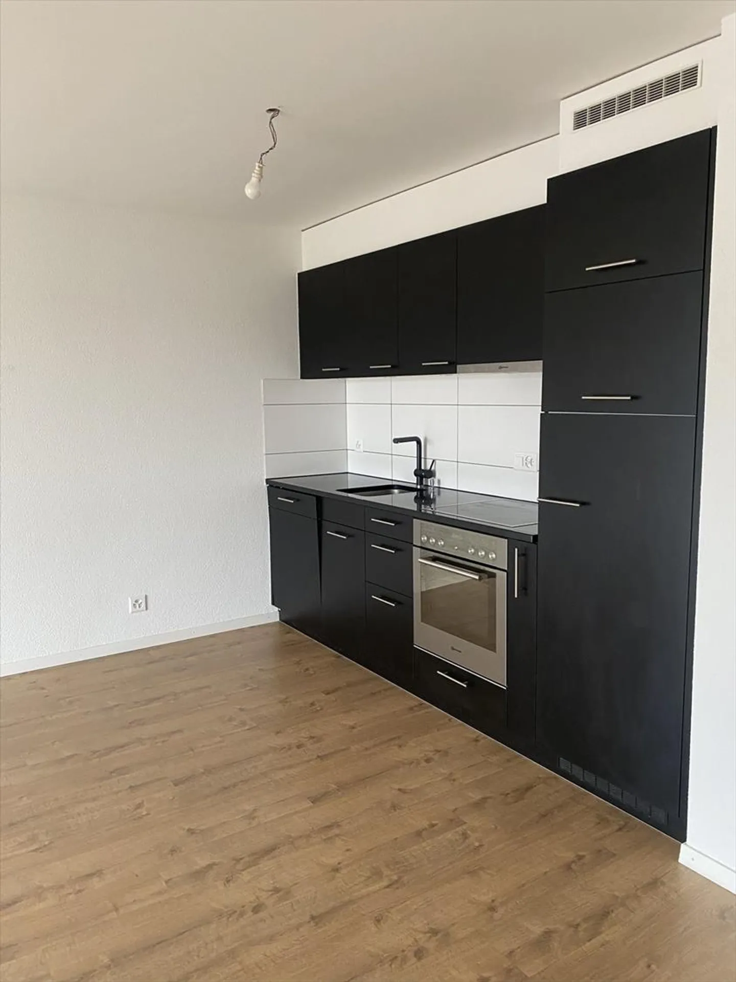Schöne 2,5 Zimmer in Courtaman! - Foto 2 von 4