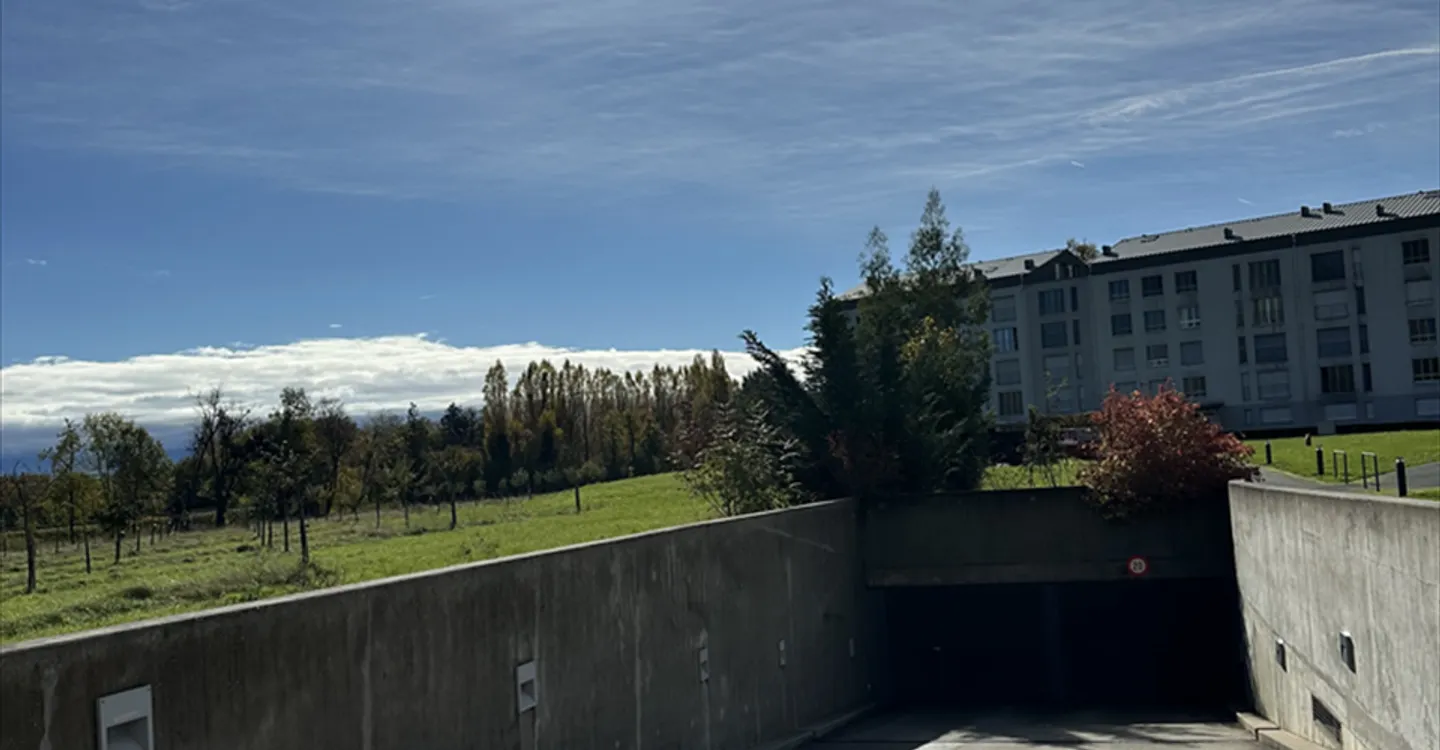 Innenparkplatz in Rolle - Foto 3 von 3