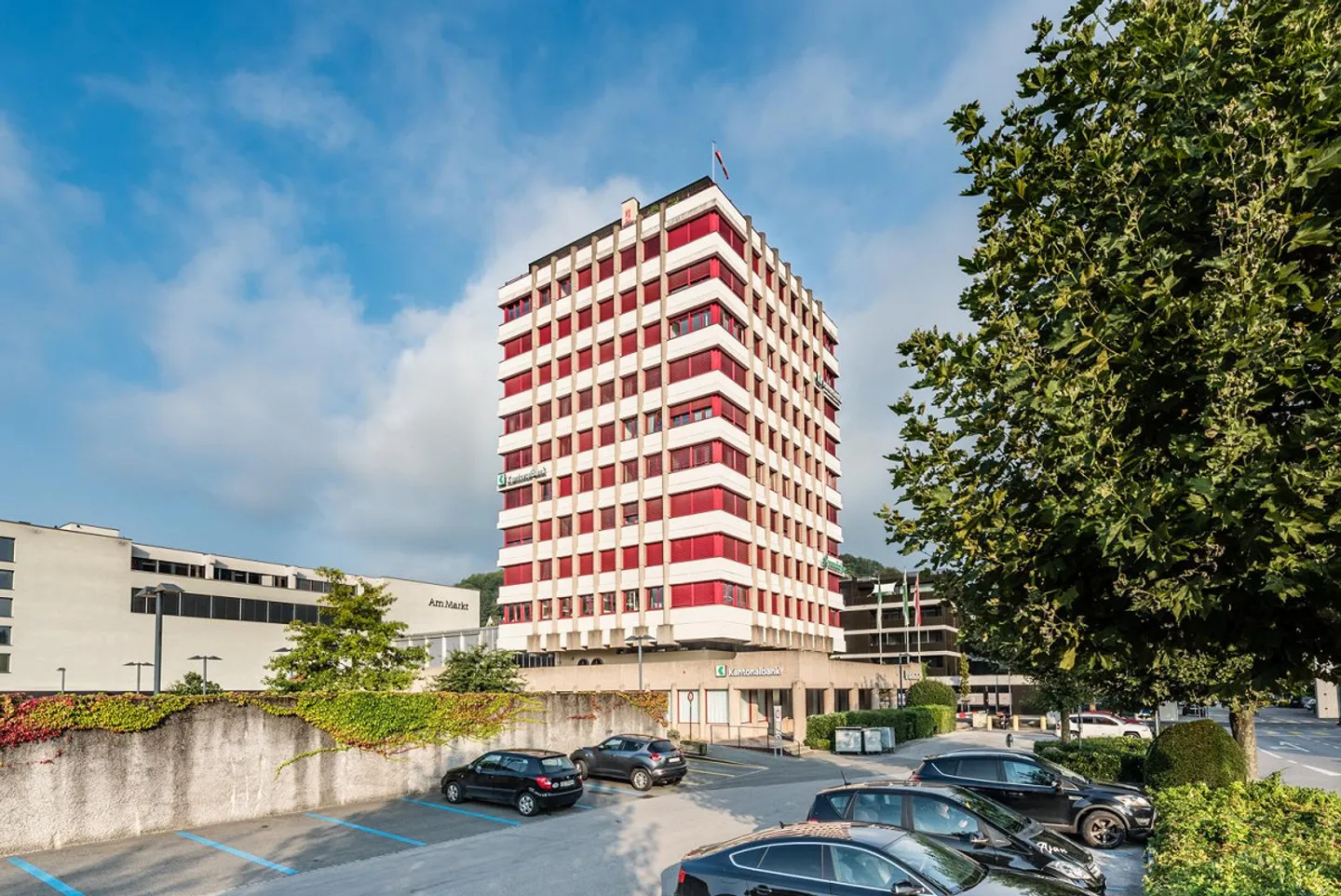 Zentral wohnen mit vielen Vorteilen - Foto 1 von 8