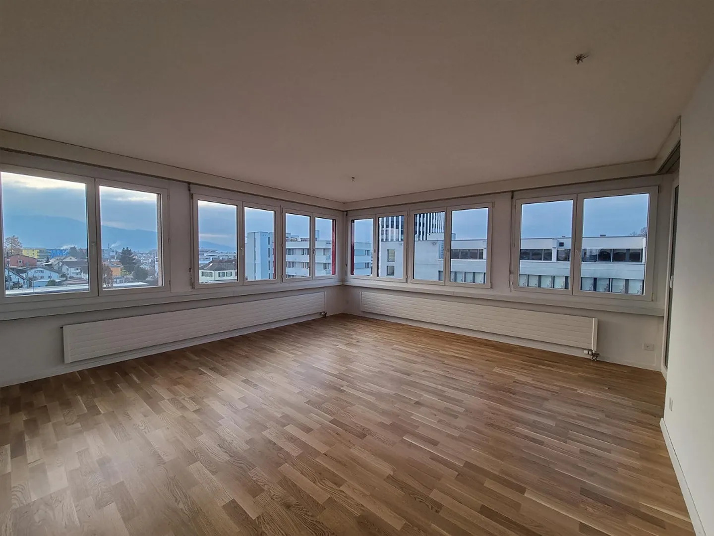 Zentral wohnen mit vielen Vorteilen - Foto 2 von 8