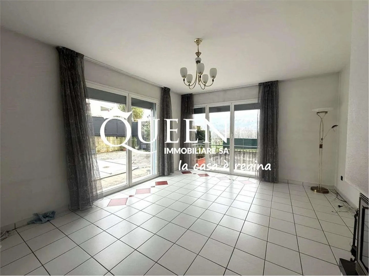 Chiasso-Seseglio: single-family villa with 5.5 rooms, pool and garden - Photo 5 of 13