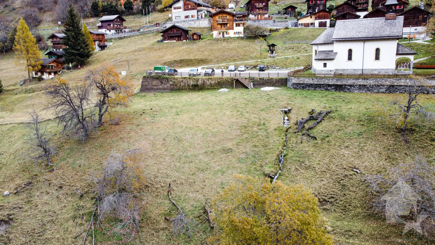 Splendide parcelle constructible avec vues sur les montagnes - Photo 3 sur 9