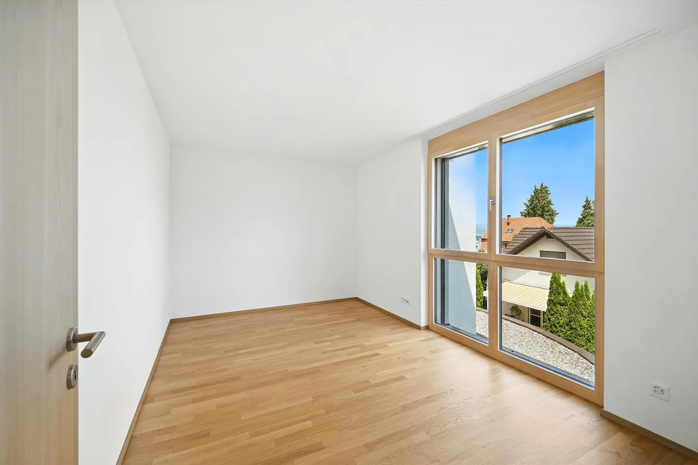 Quality of Living at Its Best - Living with Lake View and Style, Salenstein - Photo 3 of 14