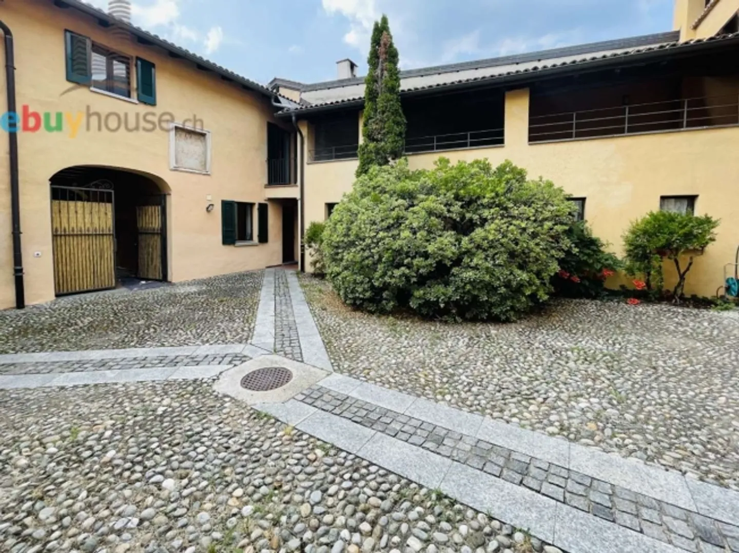 CHARM AND RELAXATION IN AN OLD FARMHOUSE - Photo 1 of 9