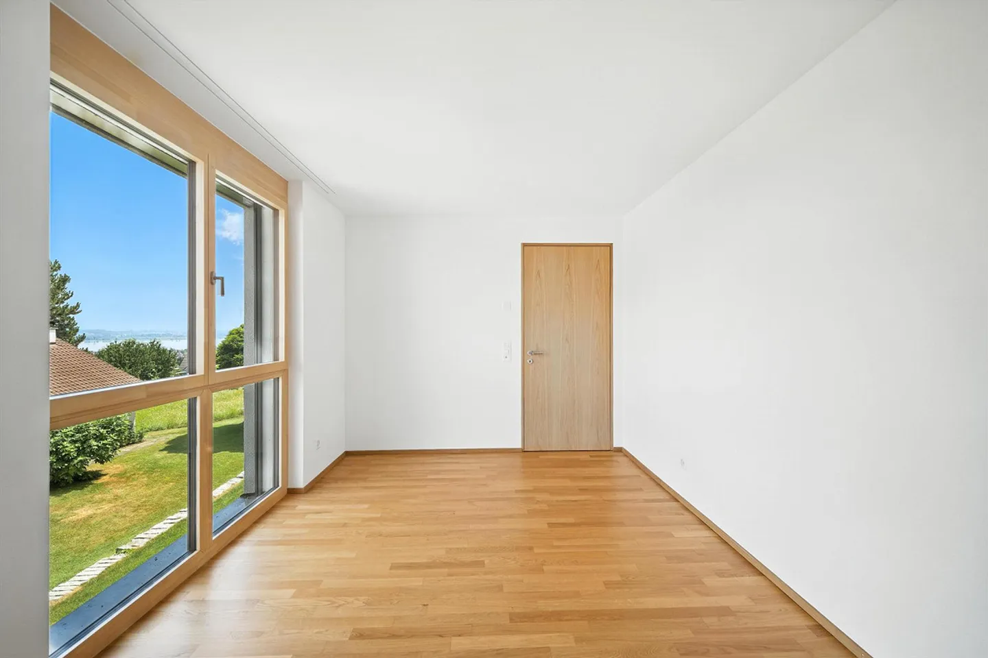 Quality of Living at Its Best - Living with Lake View and Style, Salenstein - Photo 4 of 14