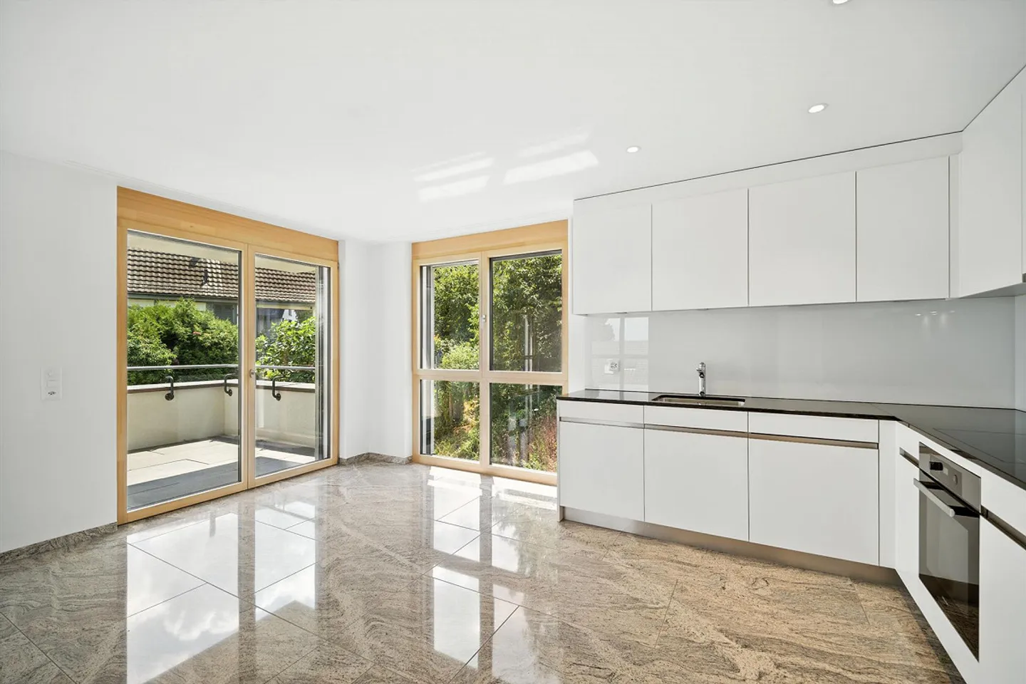 Quality of Living at Its Best - Living with Lake View and Style, Salenstein - Photo 5 of 14