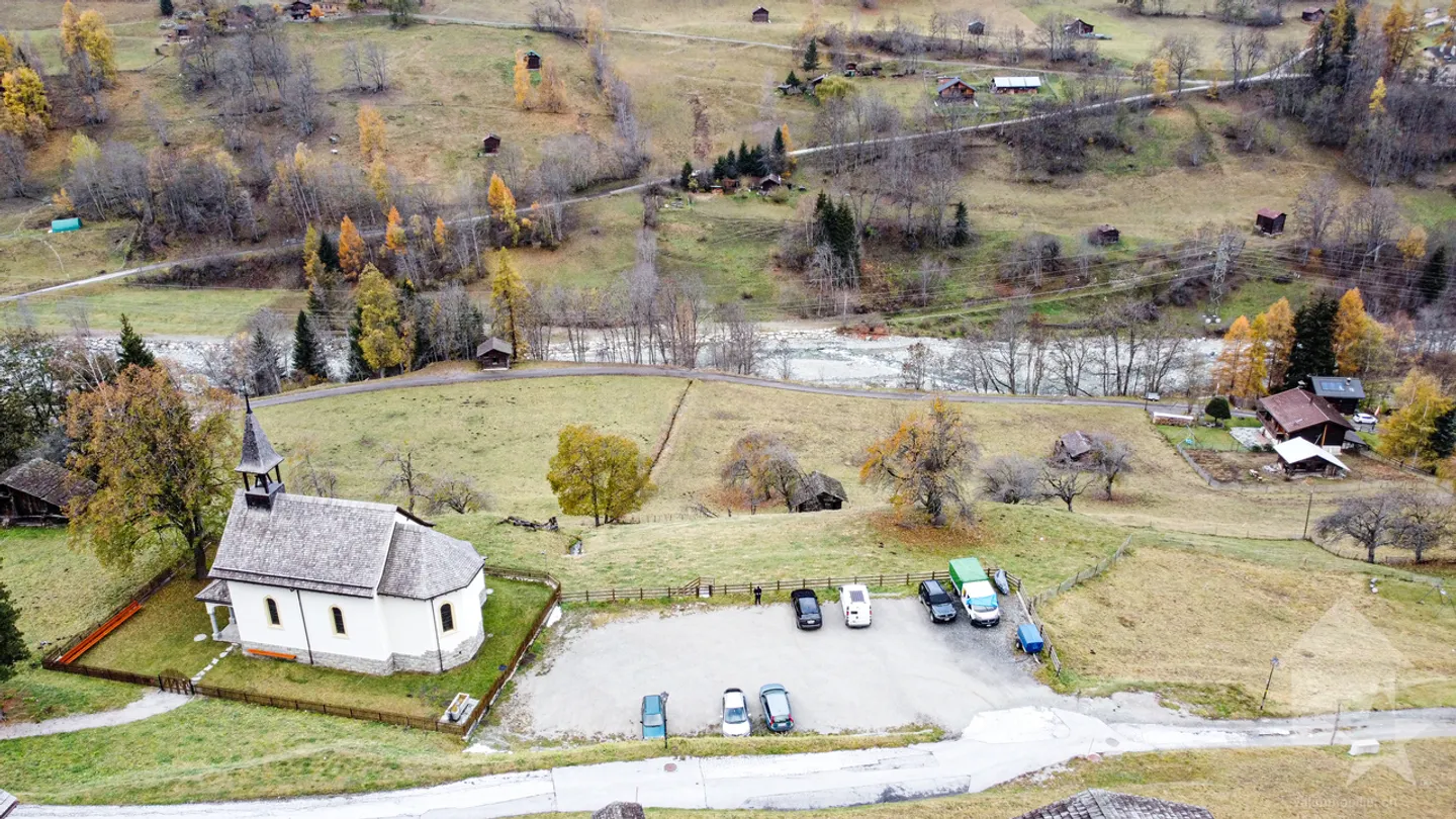 Splendide parcelle constructible avec vues sur les montagnes - Photo 4 sur 9