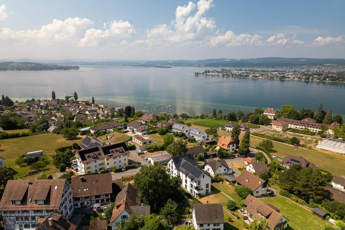 Quality of Living at Its Best - Living with Lake View and Style, Salenstein - Photo 2 of 14