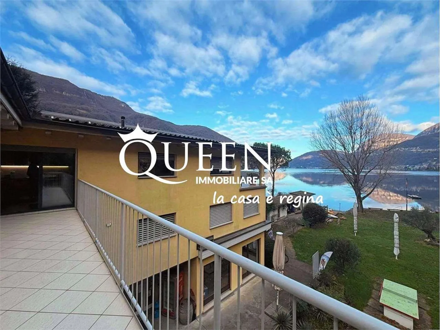 Capolago: exclusive penthouse facing the lake 5.5 rooms, 223 sqm. with terrace - Photo 2 of 13