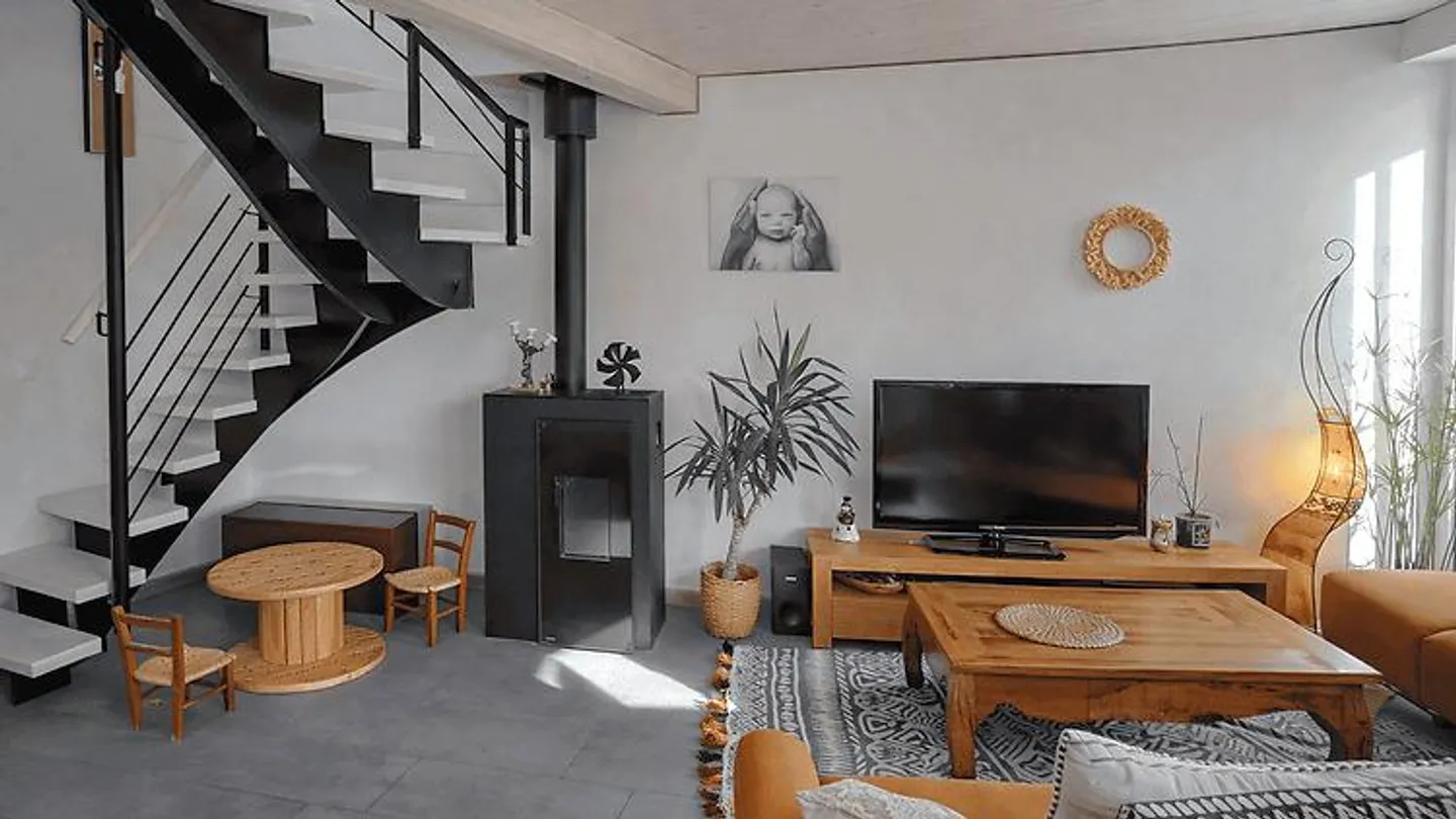 4½ ROOM HOUSE IN ECHALLENS (VD), FURNISHED, FIXED TERM - Photo 1 of 10