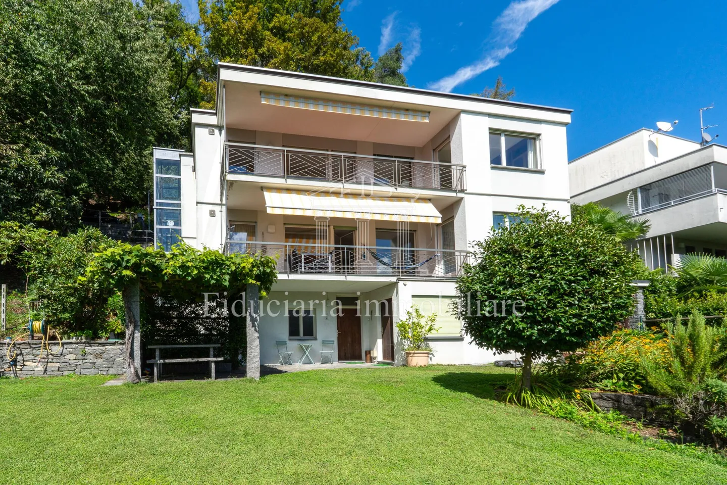 LOCARNO MONTI - Casa plurifamiliare con vista lago e giardino - Foto 3 di 12