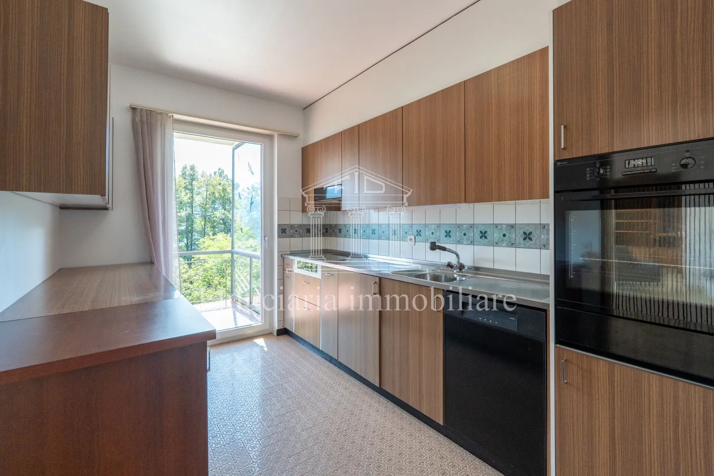 LOCARNO MONTI - Casa plurifamiliare con vista lago e giardino - Foto 7 di 12