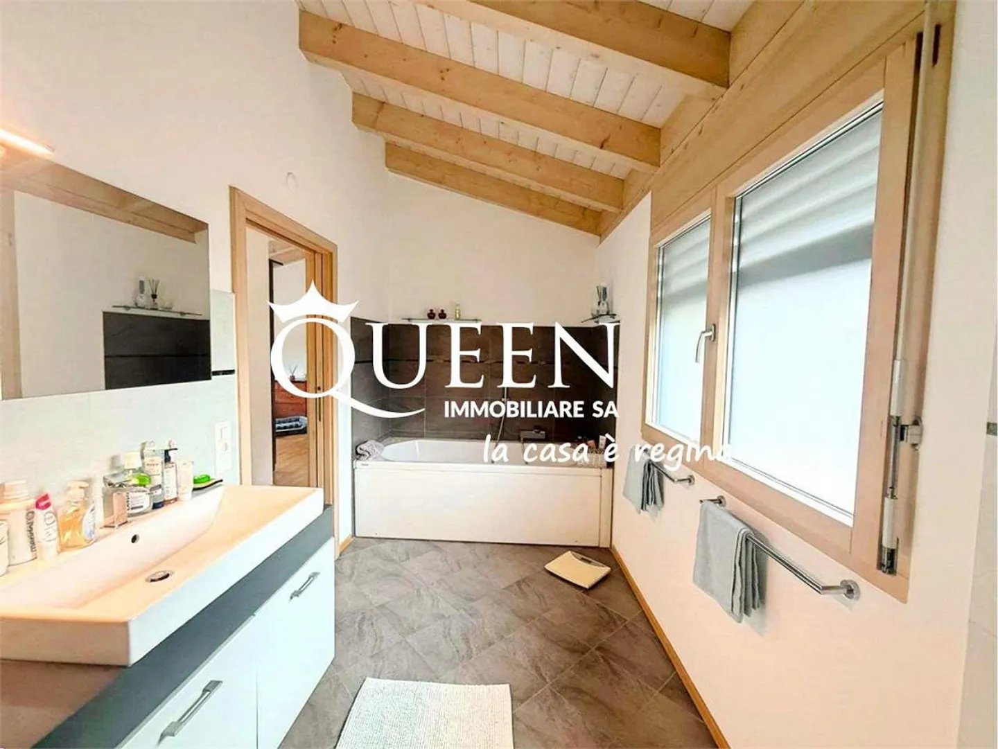 Capolago: exclusive penthouse facing the lake 5.5 rooms, 223 sqm. with terrace - Photo 12 of 13