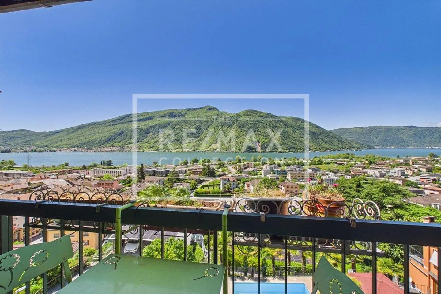 A true gem with lake view - Photo 4 of 13