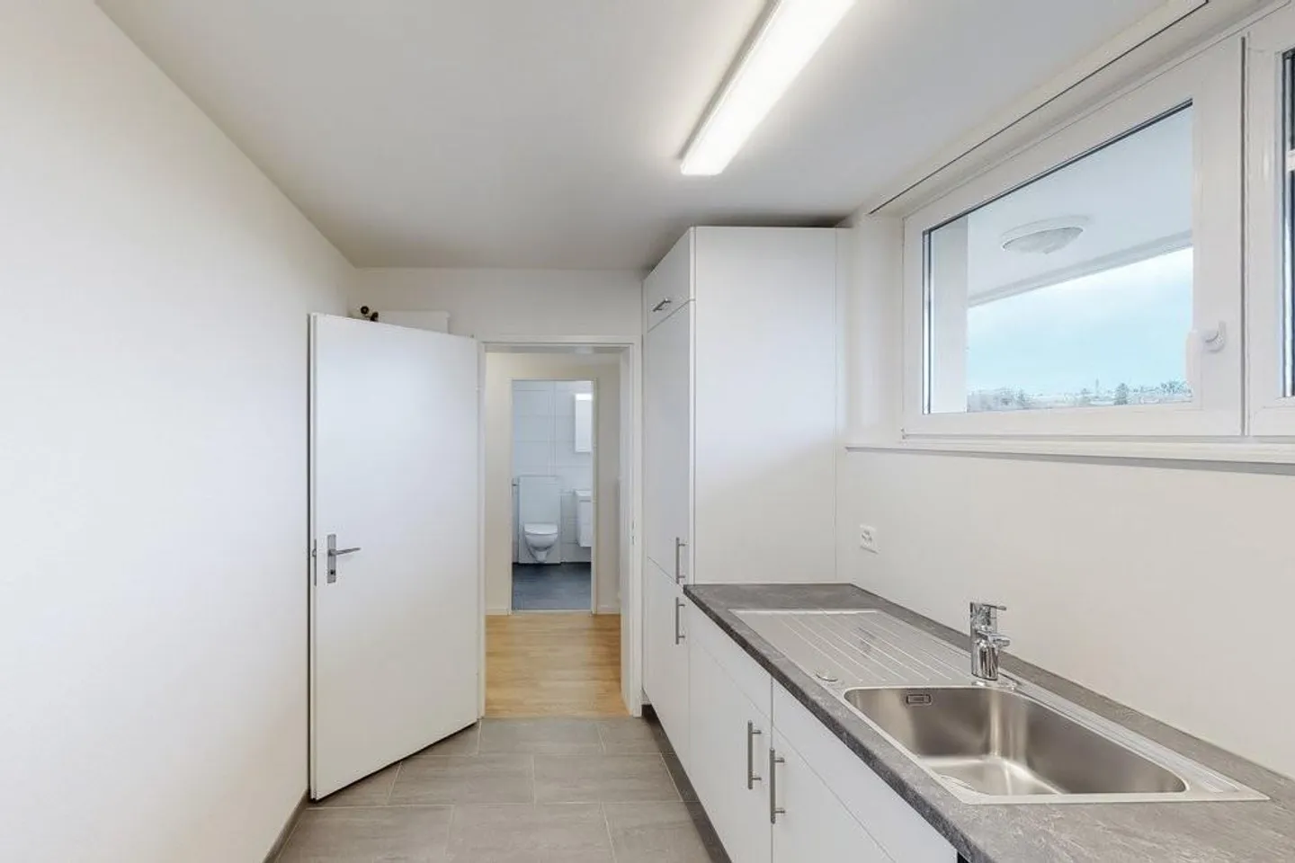 Apartment with beautiful view over Therwil - Photo 5 of 12