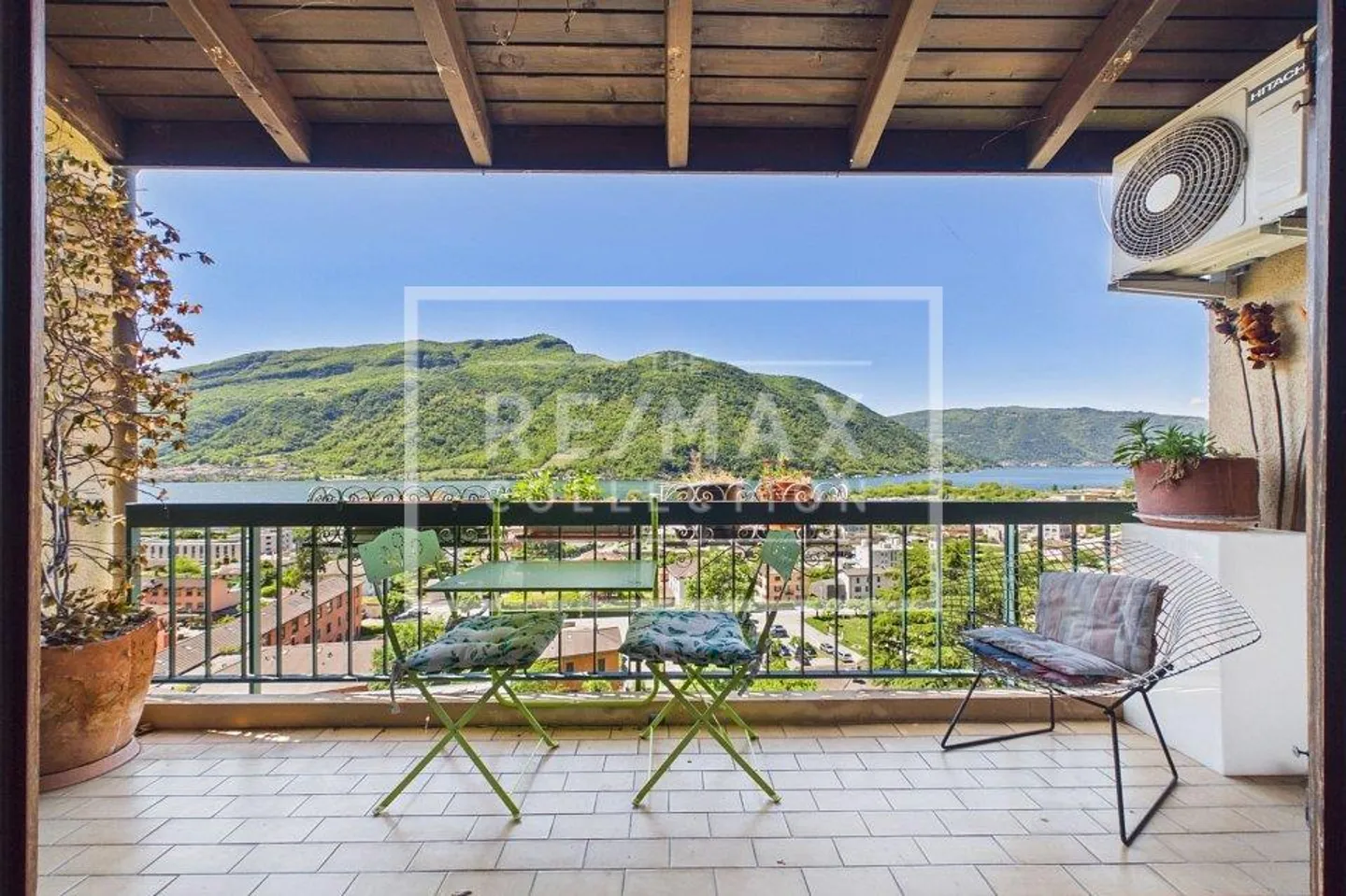 A true gem with lake view - Photo 1 of 13