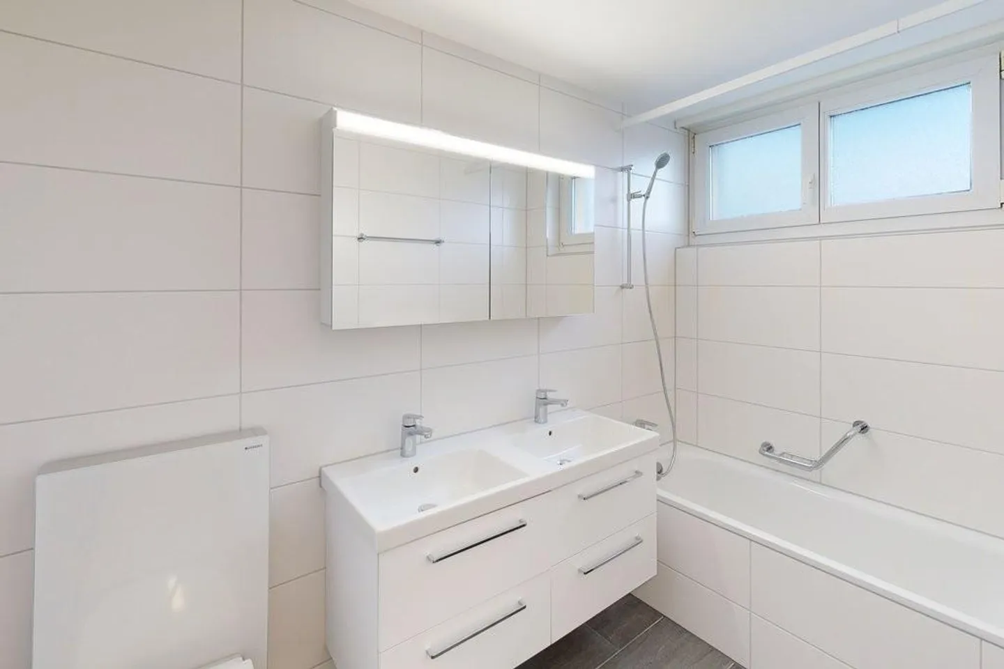 Apartment with beautiful view over Therwil - Photo 9 of 12