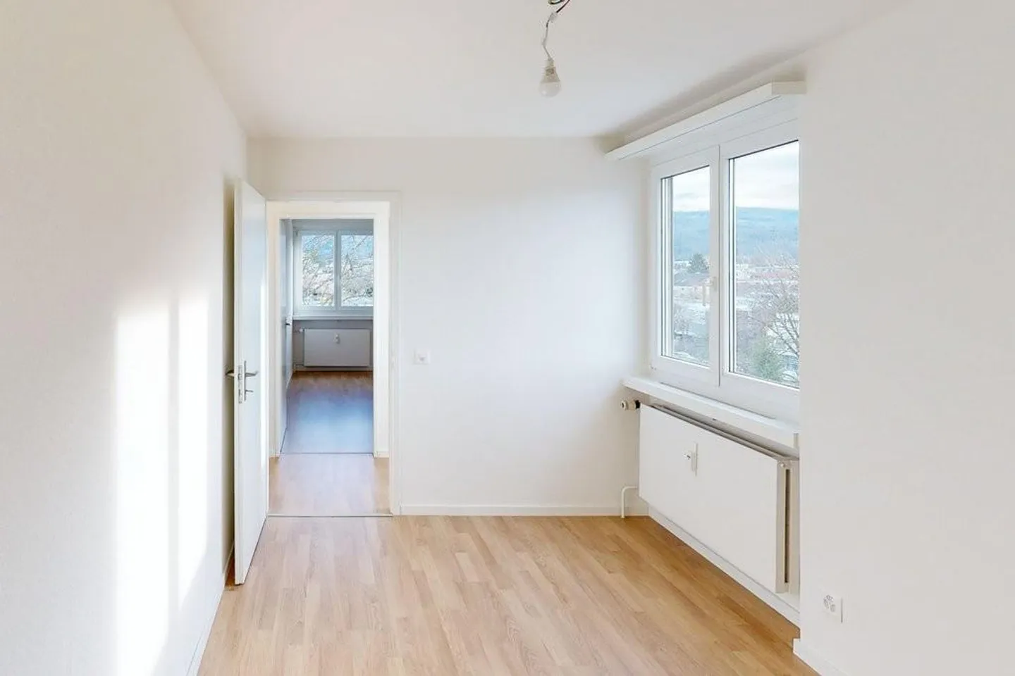 Apartment with beautiful view over Therwil - Photo 10 of 12