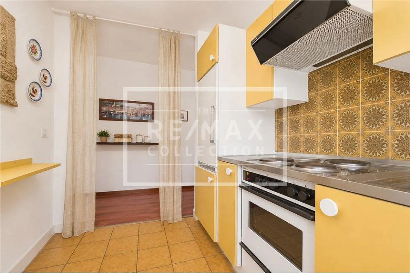 A true gem with lake view - Photo 13 of 13