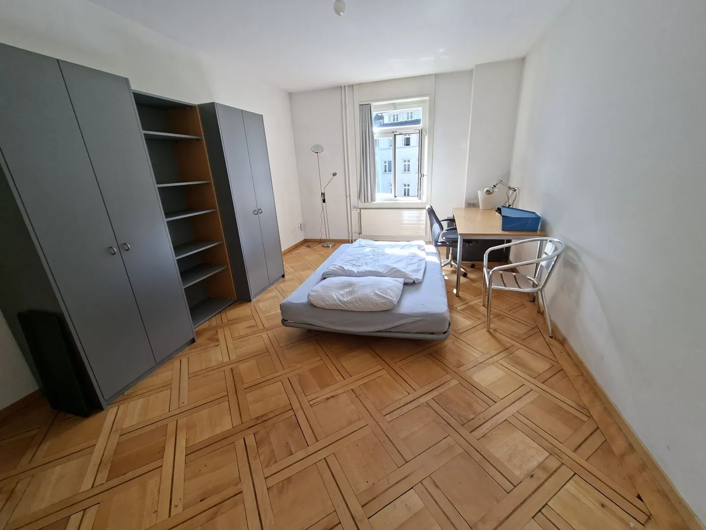 Chambre partagée meublée et lumineuse - centrale, moderne et tout compris, 2ème étage chambre n° 2 - Photo 2 sur 6