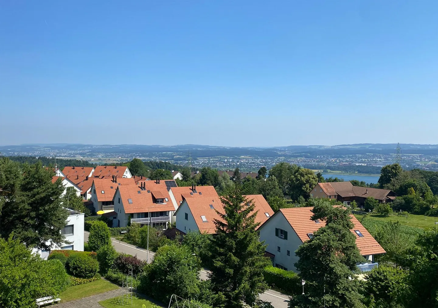 Newly built penthouse with stunning lake and panoramic views - Photo 4 of 7