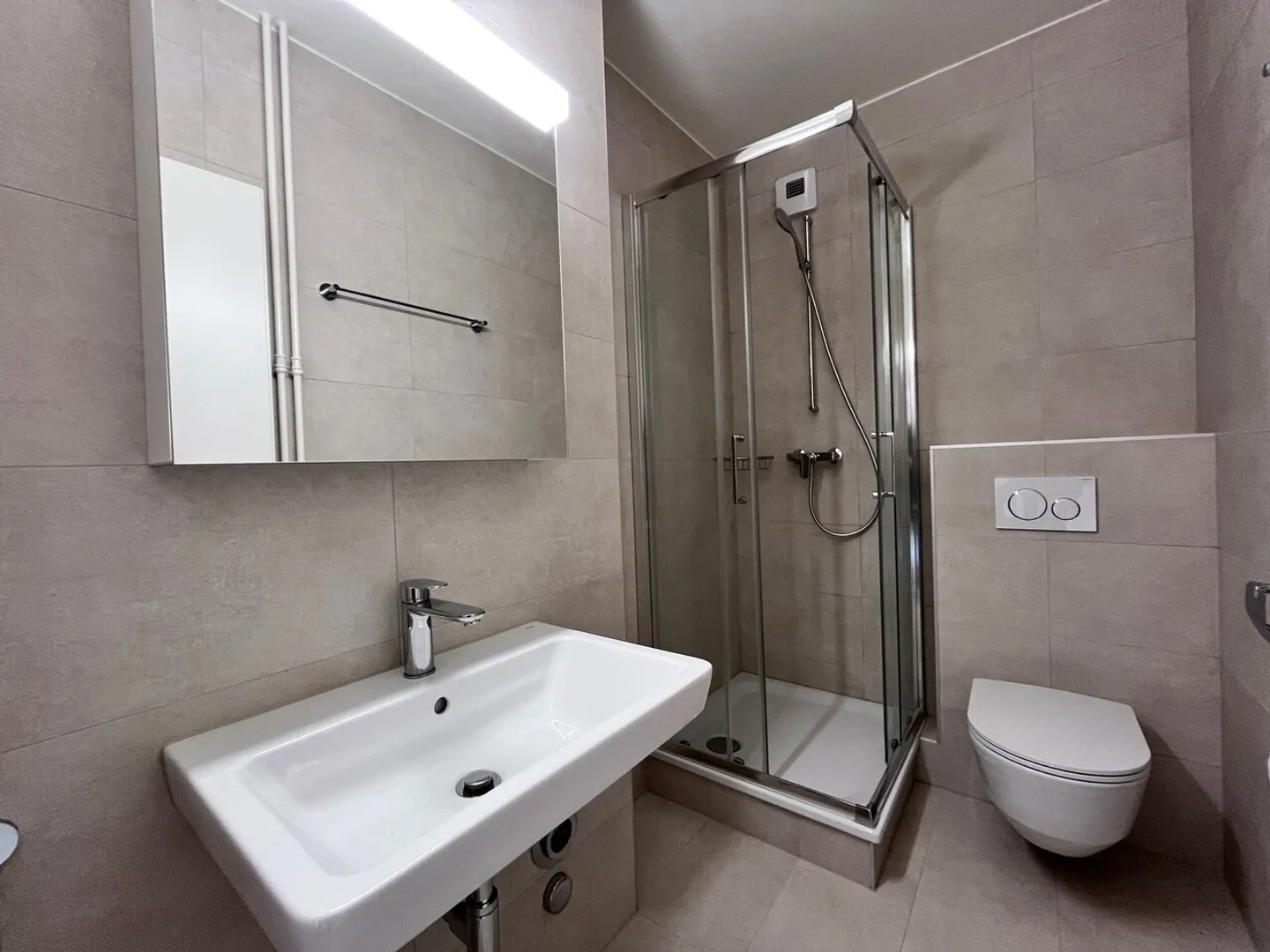 4 rooms fully renovated with balcony - Photo 6 of 6