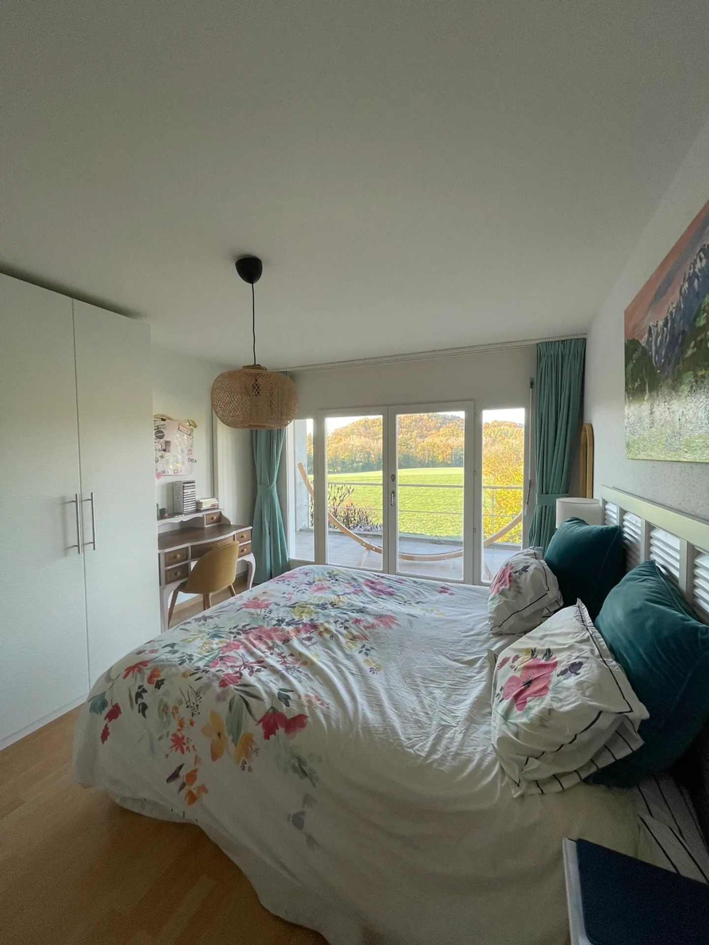 Spacious family home with large garden - Photo 5 of 7