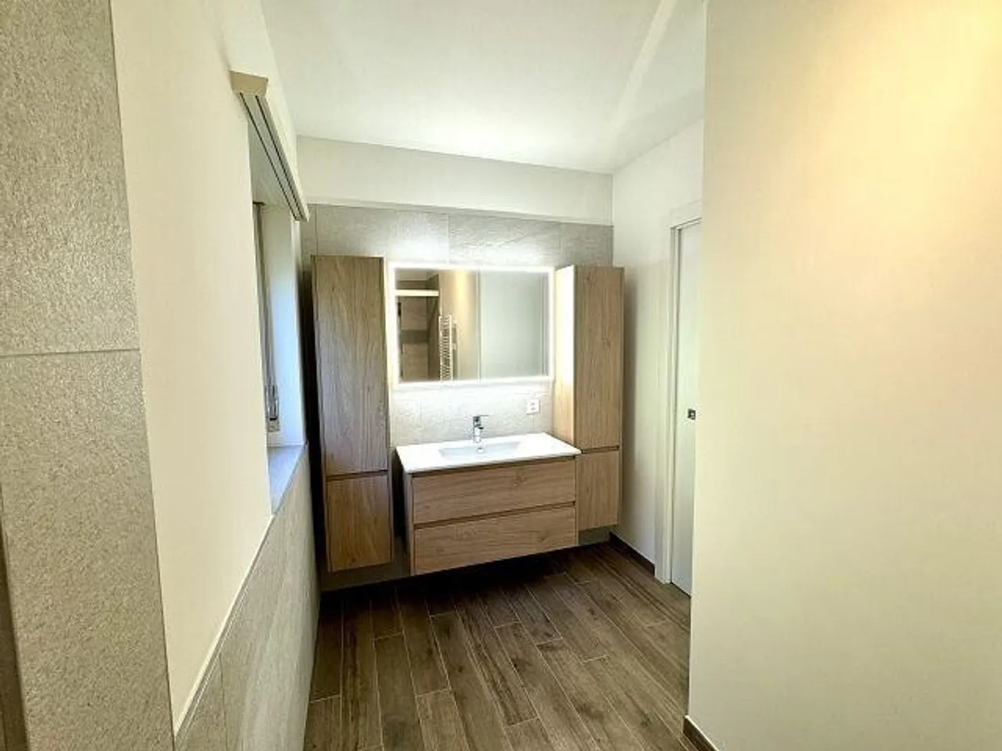 Pleasantly beautiful with large spaces and guaranteed income - Photo 10 of 13