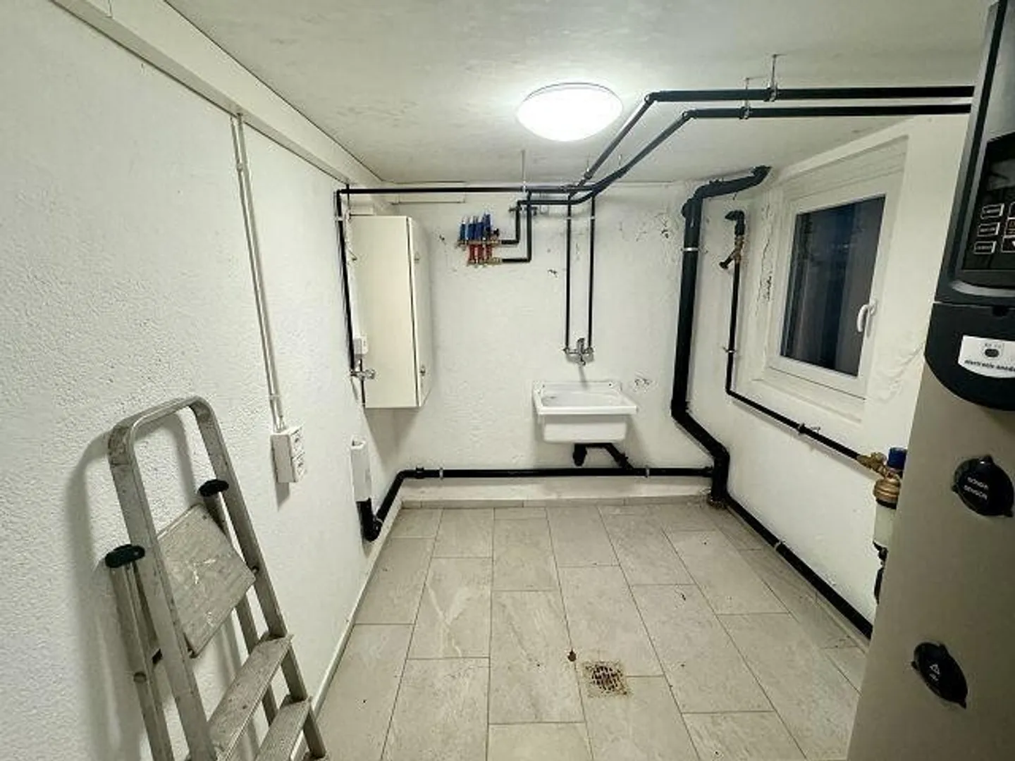 Pleasantly beautiful with large spaces and guaranteed income - Photo 12 of 13