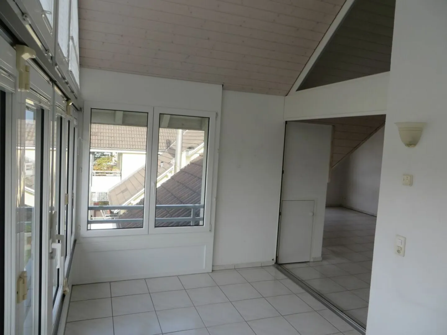 Incantevole appartamento mansardato di 2,5 stanze con giardino d'inverno - Foto 5 di 12