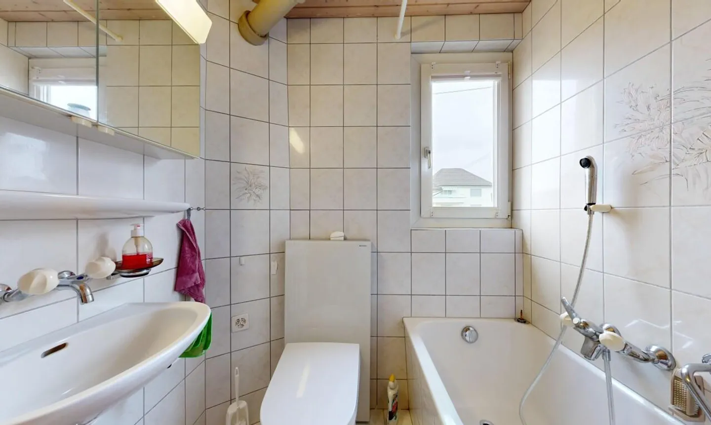 Casa di 4 stanze con potenziale di sviluppo in una posizione tranquilla ma centrale - Foto 8 di 11