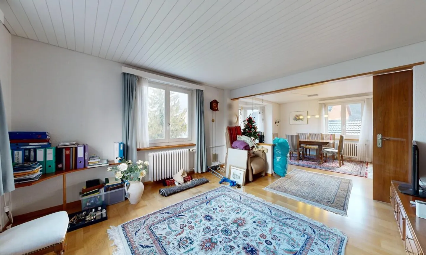 Casa di 4 stanze con potenziale di sviluppo in una posizione tranquilla ma centrale - Foto 3 di 11