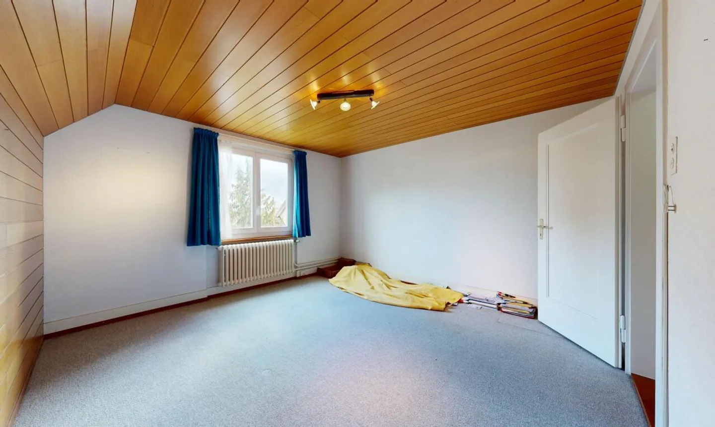Casa di 4 stanze con potenziale di sviluppo in una posizione tranquilla ma centrale - Foto 4 di 11