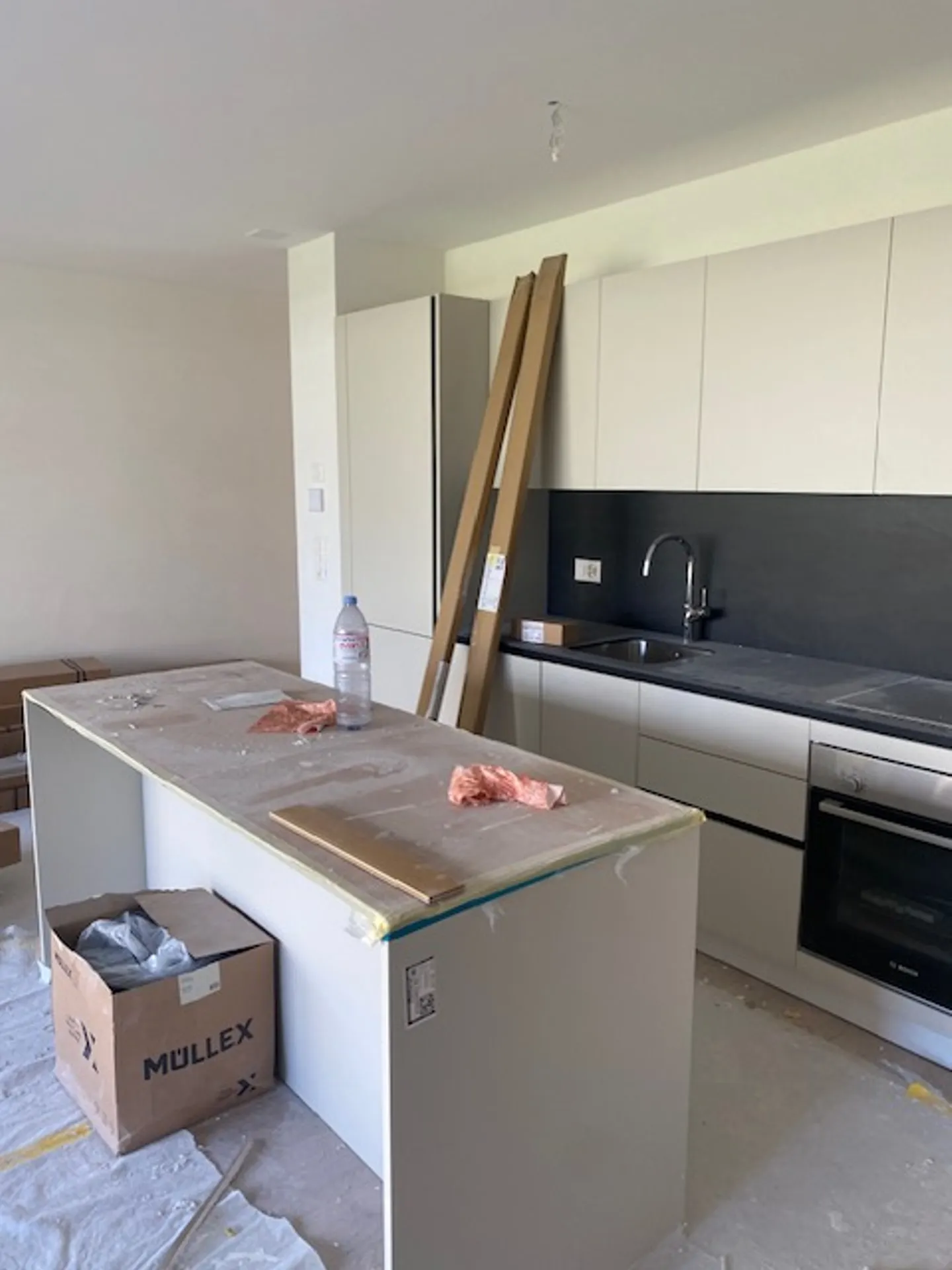 FOR RENT - Magnificent NEW 2.5 room apartment on garden level (terrace and j - Photo 2 of 7