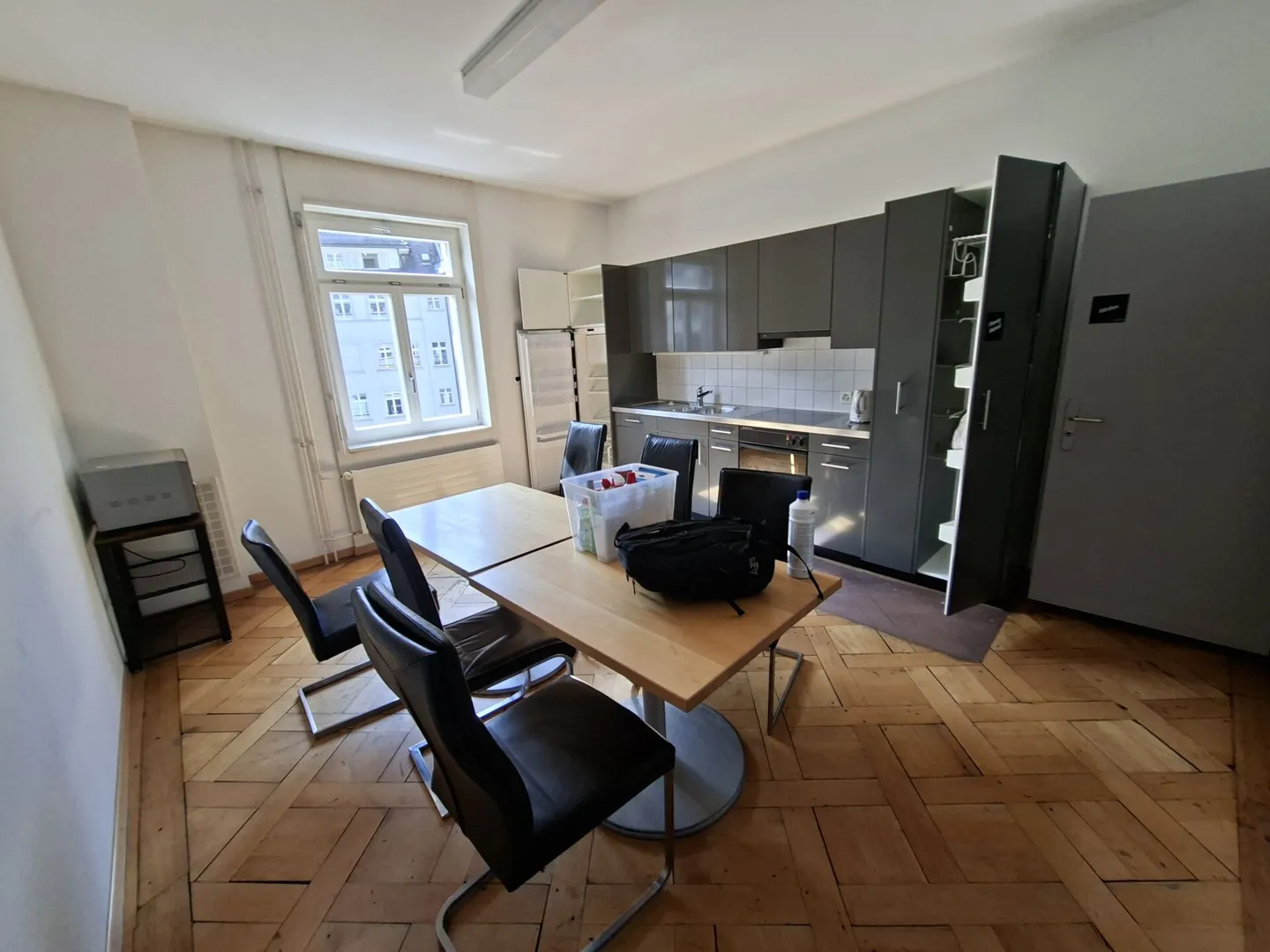 Chambre partagée meublée et lumineuse - centrale, moderne et tout compris, 2ème étage chambre n° 2 - Photo 4 sur 6