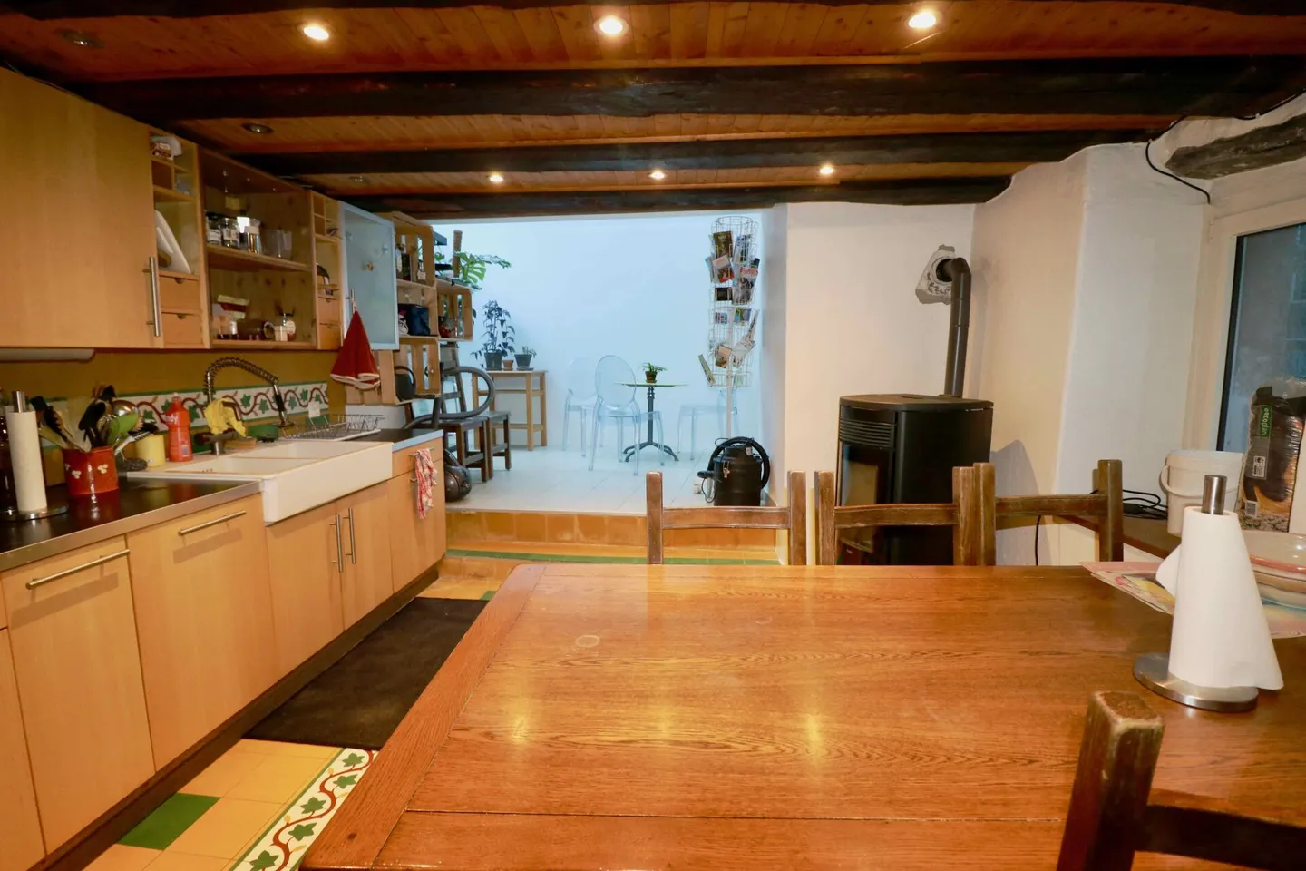 In the heart of the Old Town of Martigny, a very beautiful family house, full of charm, with 5.5 rooms, ideal as a family home or guesthouse. - Photo 2 of 13