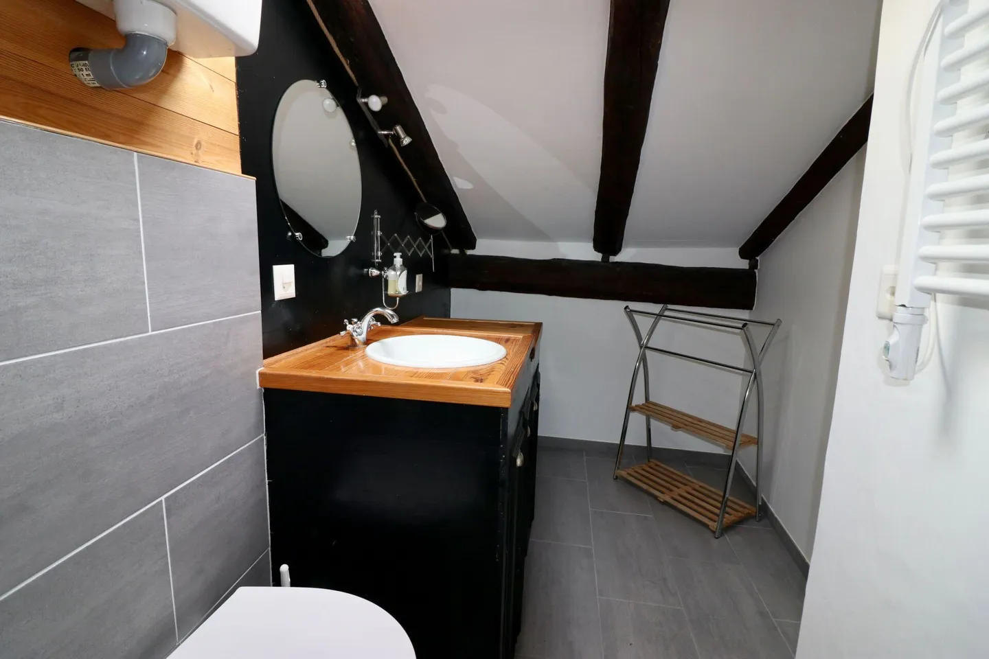 In the heart of the Old Town of Martigny, a very beautiful family house, full of charm, with 5.5 rooms, ideal as a family home or guesthouse. - Photo 8 of 13