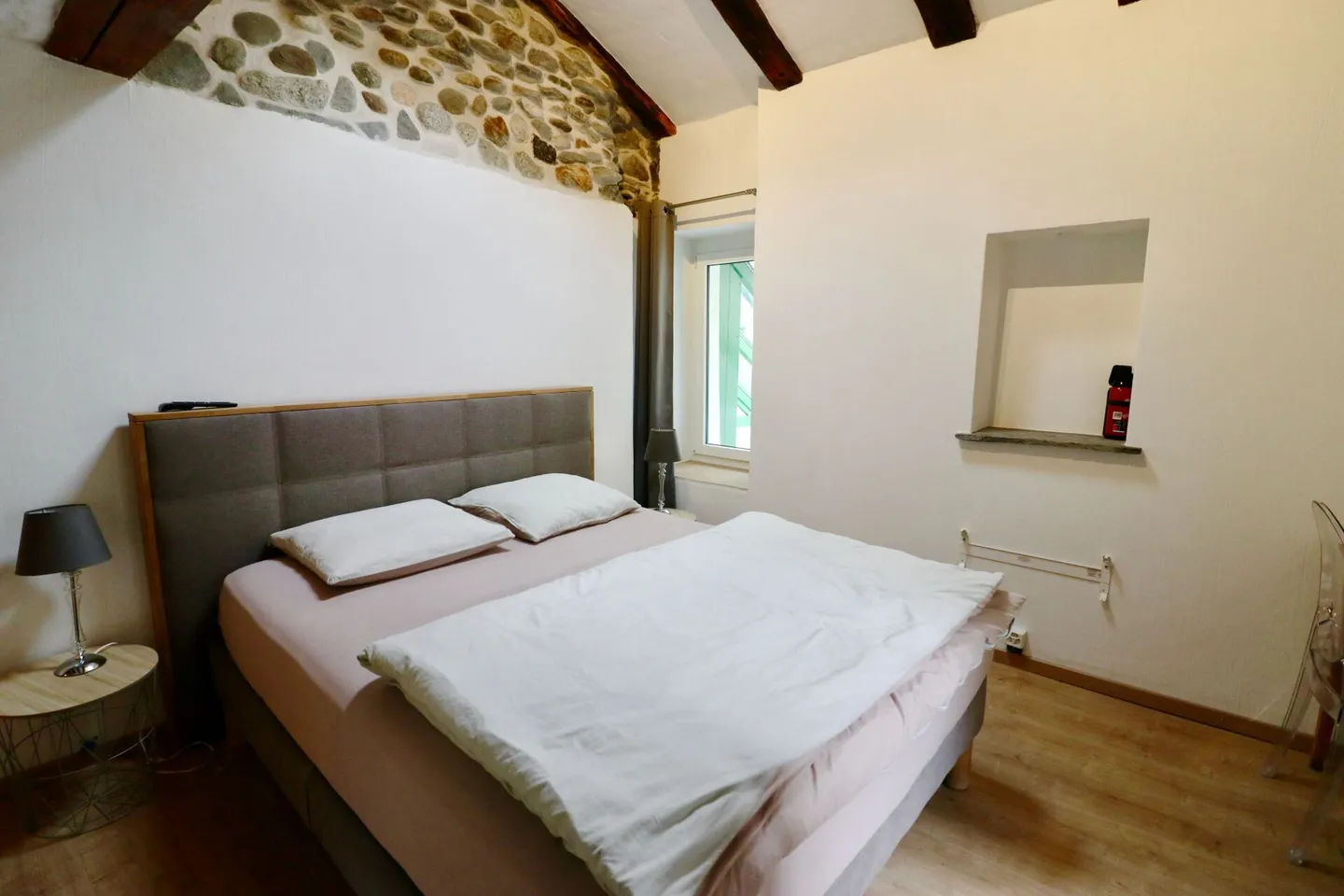 In the heart of the Old Town of Martigny, a very beautiful family house, full of charm, with 5.5 rooms, ideal as a family home or guesthouse. - Photo 6 of 13