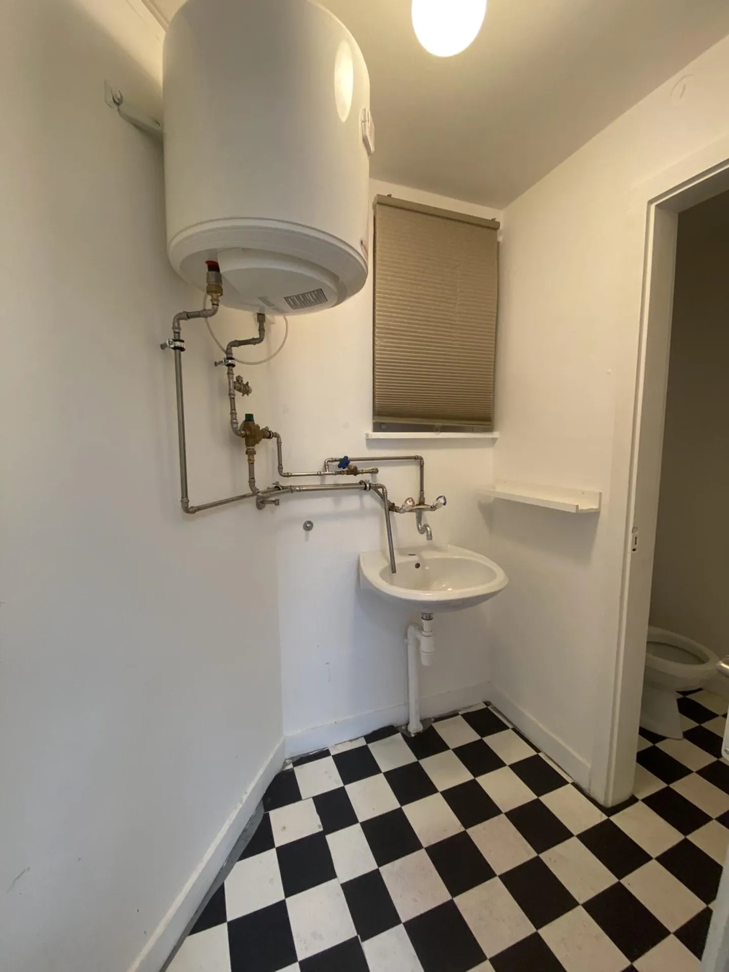 Zentrale Ladenfläche zu Vermieten - Foto 7 von 9